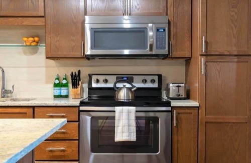Downtown Dallas Apartment | CozySuites TWO Condos with Sky Pool in Dallas