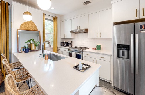 Blackshear-Prospect Hill House | Creative & Cozy | Walkable East Austin Locale | Screened Porch, Fenced Yard