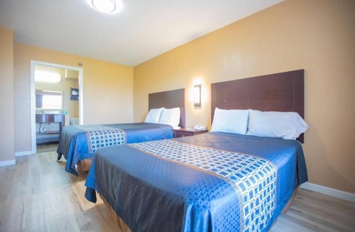 Irving Hotel | Crossroads Hotel and Suites Irving