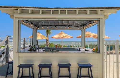 Pine Knoll Shores Hotel | Crystal Coast Oceanfront Hotel