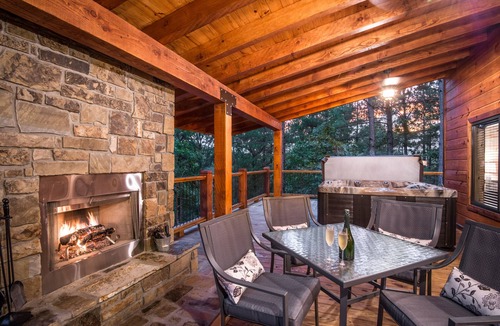 Broken Bow Cabin | Crystal Ridge, Wet Spa, Pool Table, Arcade Game, Hot Tub, Wood-burning Fireplace
