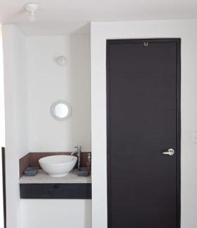 Ciudad Vieja House | cuarto en senderos comendador con baño privado