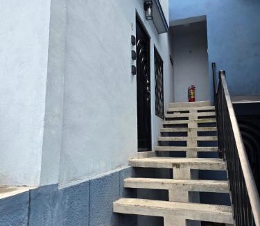 Monterrey House | Cumbre Guesthouse