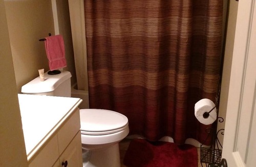 Bryan House | CUTE COUNTRY PRIVATE GUEST SUITE