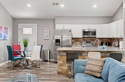 Leon Valley House | CYC Mega House with BBQ Gazebo