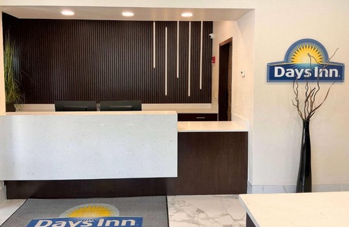 South Arlington Hotel | Days Inn by Wyndham Arlington