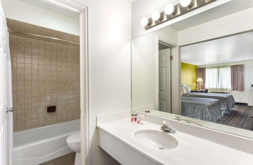 Delta Hotel | Days Inn by Wyndham Delta