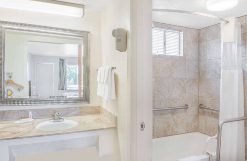 Deming Hotel | Days Inn by Wyndham Deming