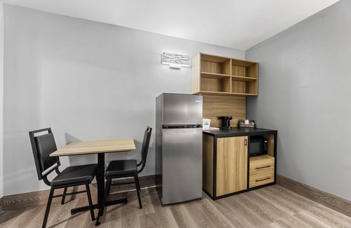 Texas City Hotel | Days Inn & Suites by Wyndham Texas City-Galveston Area