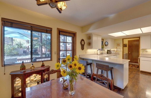 Pinetop Cabin | Deck + Fireplace: Cozy Pinetop Lakes Cabin!
