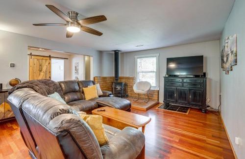 Ponderosa Park House | Deck, Trails & Forest Views! Ponderosa Park Cabin