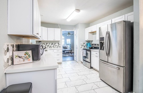 Northeast Carrollton House | Deevine Homes - Private Bedrooms with Shared Bathroom