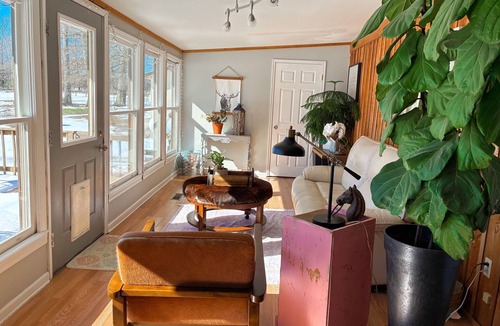 Hickory Plains Other | Delightful 2 bedroom country farm stay - pet friendly!