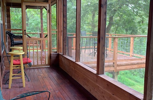 Heber Springs Cottage | Delightful Log House on the Little Red River with hot tub!