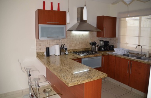 Jardines del Puerto House | DELIGHTFUL WORKCATION JUST 5 MIN FROM THE BEACH IN GATED COMMUNITY