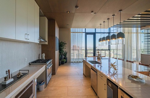 Downtown Phoenix Hotel | Deluxe Stay 5mins to Convention Center
