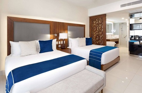 El Rosarito Resort | Deluxe Studio @ 5 star resort on one of the most exclusive beaches in Los Cabos.