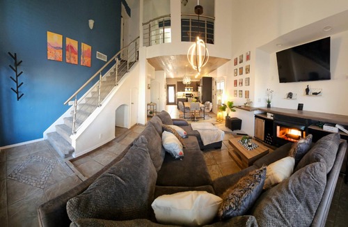 Biggs Field House | Desert Oasis, Spacious 4-bedroom house 2 king bed w/Heated Pool & Jacuzzi