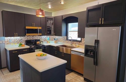 Biggs Field House | Desert Oasis, Spacious 4-bedroom house 2 king bed w/Heated Pool & Jacuzzi