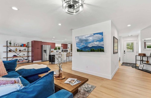 Shadow Mountain House | Design | Single Level | AC | Hottub | Backyard Fun