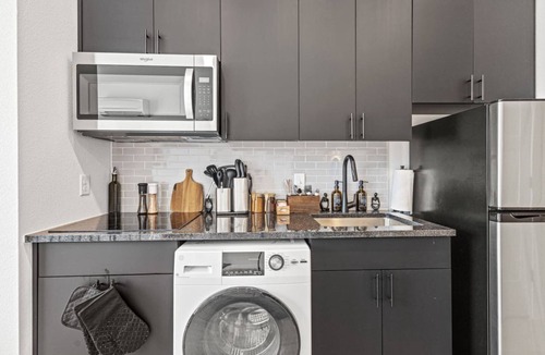 Oak Cliff Apartment | Designer Suite | Bishop Arts | Gym, Yoga & Games