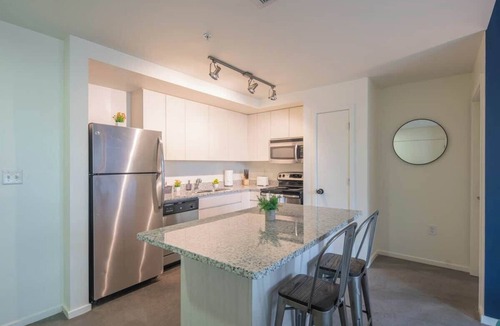Evans Churchill Apartment | Detailed 2BD Apartment in Central DT with Gym Pool Parking