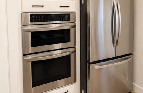 Irving House | DFW Retreat w Pool 5 Min to Airport Sleeps 6
