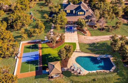 Austin House | Dink Dip & Dream - Pickleball - Pool - Putt Putt