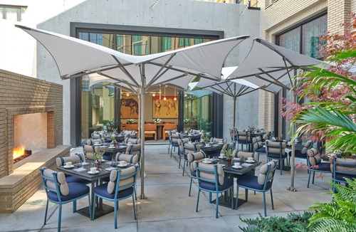 Fort Worth Cultural District Hotel | Discover Charm in Contemporary Room Near Historic Areas