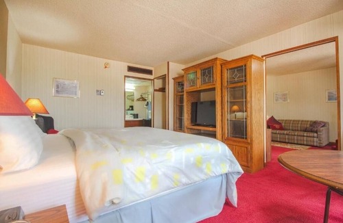 Liberal Hotel | Discover King Unit, Free Parking, Pets Allowed; Steps Away From Cattlemans Cafe
