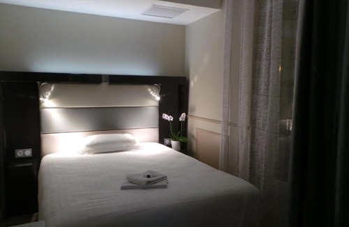 Porte-Saint-Martin Hotel | District Republique