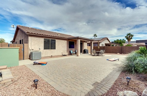 East Mesa House | Dive Into Spring in Mesa | Community Pool, Hot Tub, Tennis & Hoops