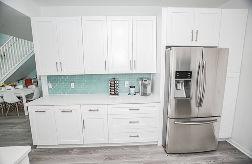 San Luis House | Dog Friendly Beach House, Steps to Beach, Ocean View Sleeps 10!