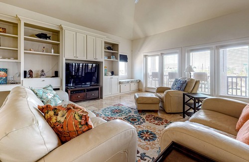 Port Isabel House | Dog-friendly escape on the canal with furnished deck, beach access nearby, & AC
