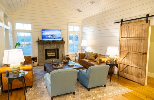 Cedar Creek House | DOUBLE HORN RANCH- F1 CIRCUIT OF THE AMERICAS
