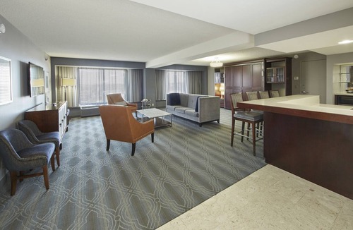 Bloomington Hotel | Doubletree by Hilton Bloomington - Minneapolis South