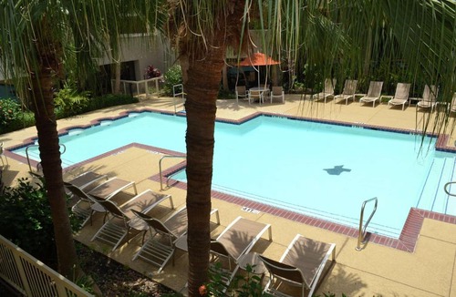 Southeast Houston Hotel | DoubleTree by Hilton Hotel Houston Hobby Airport