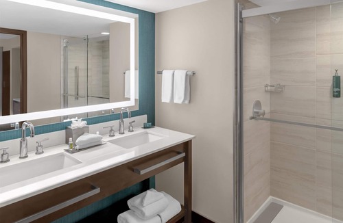 Downtown Hotel | DoubleTree by Hilton Lubbock University Area