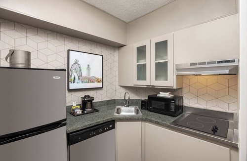 Capitol District Hotel | DoubleTree Suites by Hilton Austin Downtown Capitol