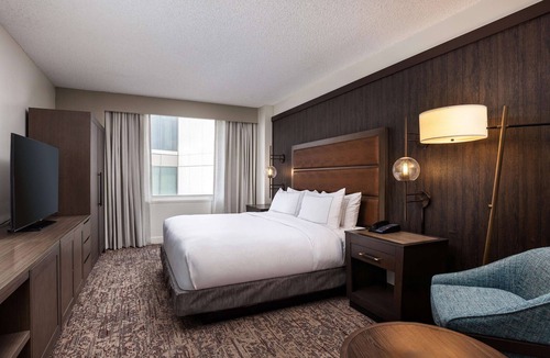 Capitol District Hotel | DoubleTree Suites by Hilton Austin Downtown Capitol