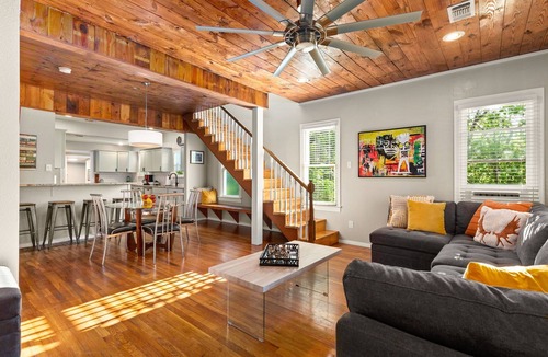 Downtown San Antonio House | Downtown 5bdrm w/Pool & Huge Outdoor Space