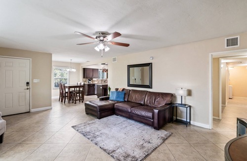 Blenman-Elm House | Downtown Gem: 8 Guests - Short drive to Gem Show!