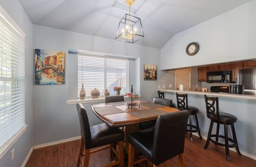 West San Antonio House | Downtown Home with Tower View