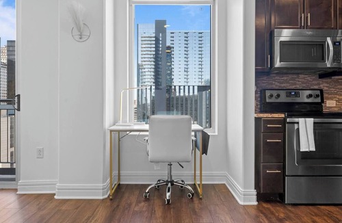 Waller Creek District Apartment | Downtown | Luxury 1BD Apt. | Pool | Gym | Great Views