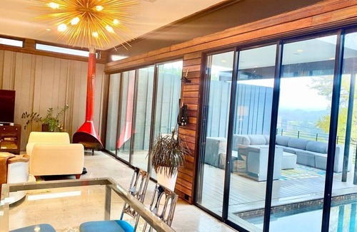 Riverside House | Downtown Modern With A View