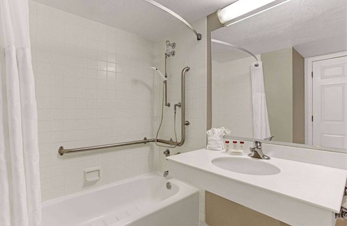 Barrio Hollywood Hotel | Downtown Tucson Double Queen Studio w/Pool