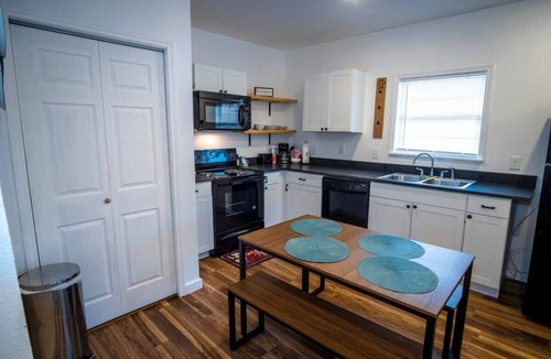 Nevada Street Apartment | Downtown View Cozy 2BR/1BA Home Sleeps 8