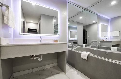 Midtown Hotel | Downtowner Inns - Houston Downtown