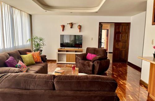 Zona 15 Apartment | Dp3 Spacious, beautiful views, hot tub & rooftop