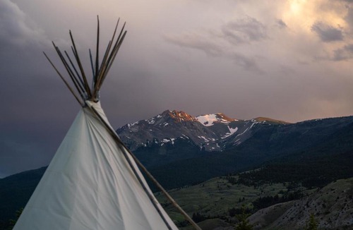 Gardiner Hotel | Dreamcatcher Tipi Hotel